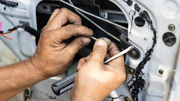 Car Door Unlocking: The Solution to Locked-Out Woes in Manchester, CT